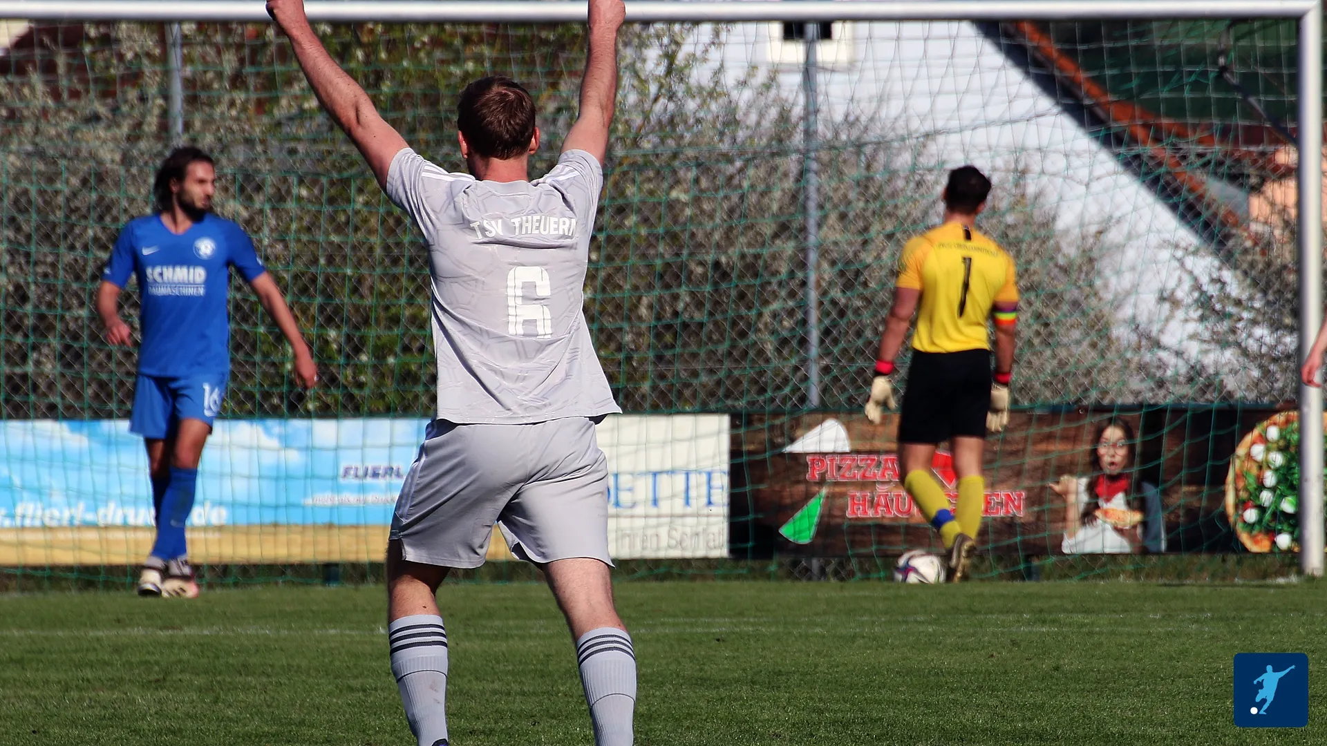 Spielszene im Stadion des TSV Theuern